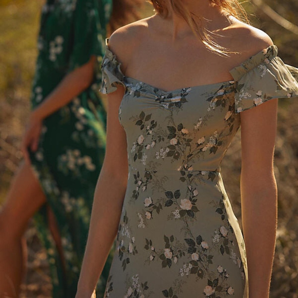 Reformation | Butterfly Floral Sweetheart‎ Neckline Midi Dress in Verde Green - Picture 2 of 7